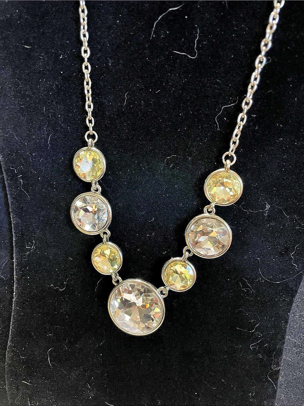 Crystal Statement Necklace in Gold M’s
